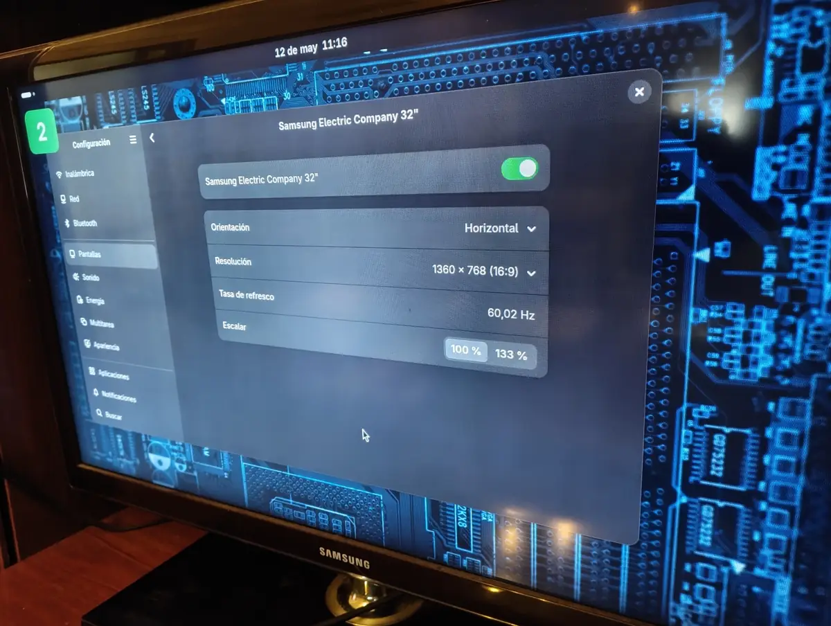 Un viejo televisor Samsung que funciona a resolución HD
